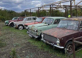 Фото до матеріалу: У Києві продають реставрований Toyota FJ Cruiser, перетворений на пікап
