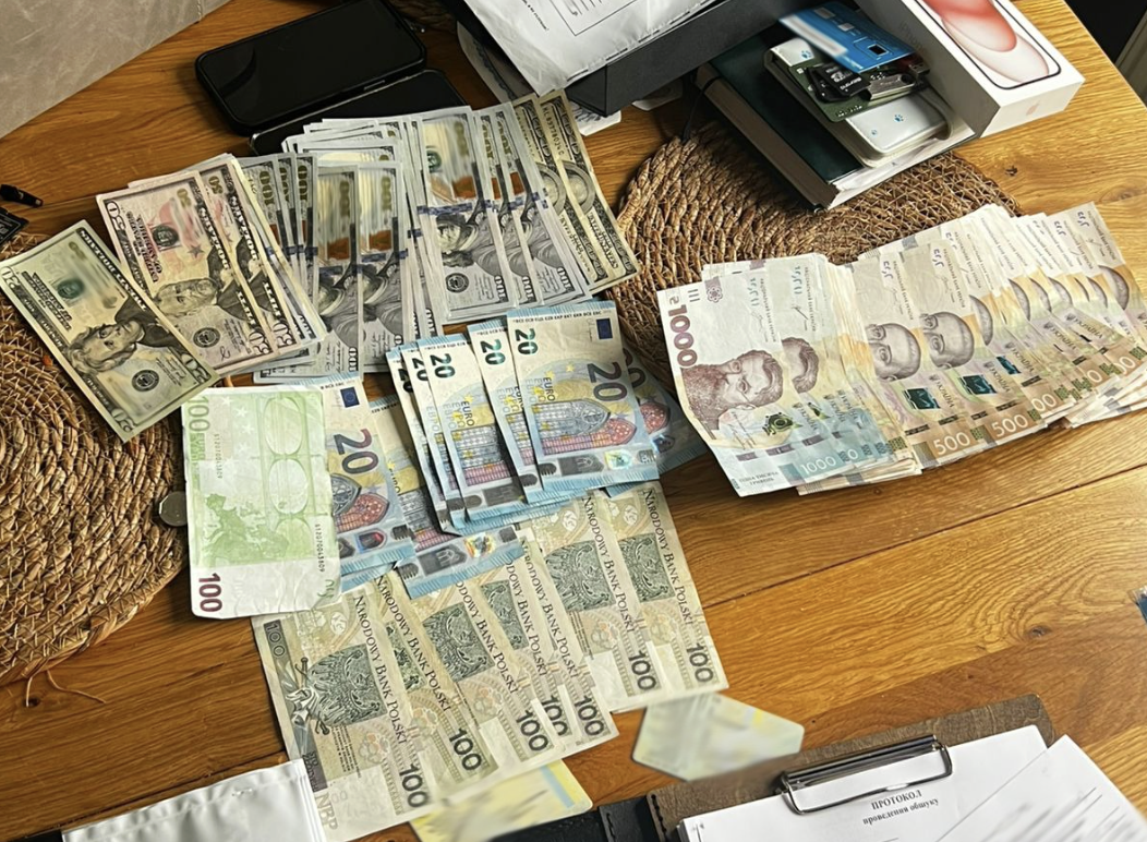 Фото до матеріалу: У центрі Львова викрили салон еротичного масажу: сестри звинувачують у торгівлі людьми та експлуатації неповнолітньої