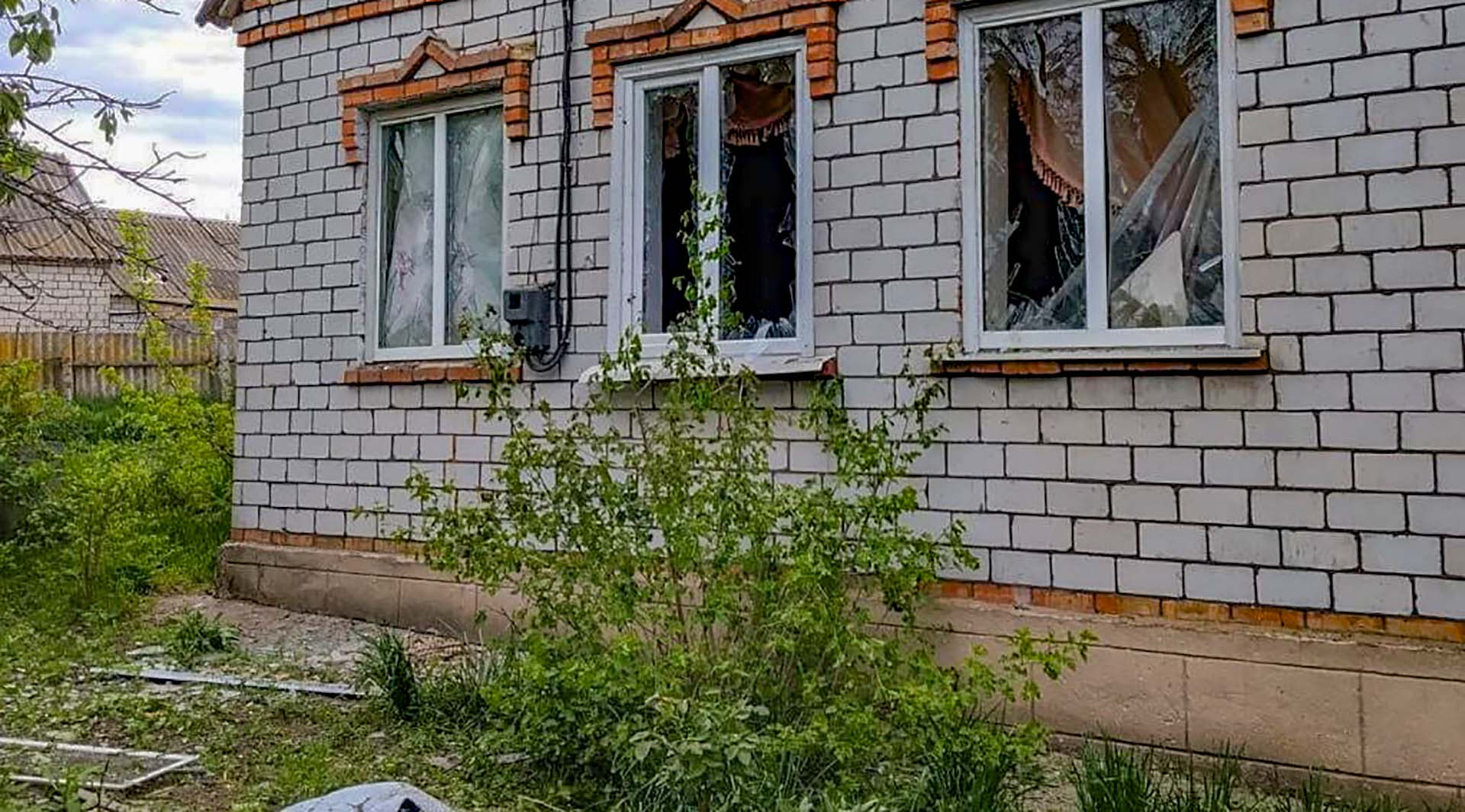 Фото до матеріалу: Безпілотники вдарили по Нікопольщині: пошкоджено будинки та інфраструктуру