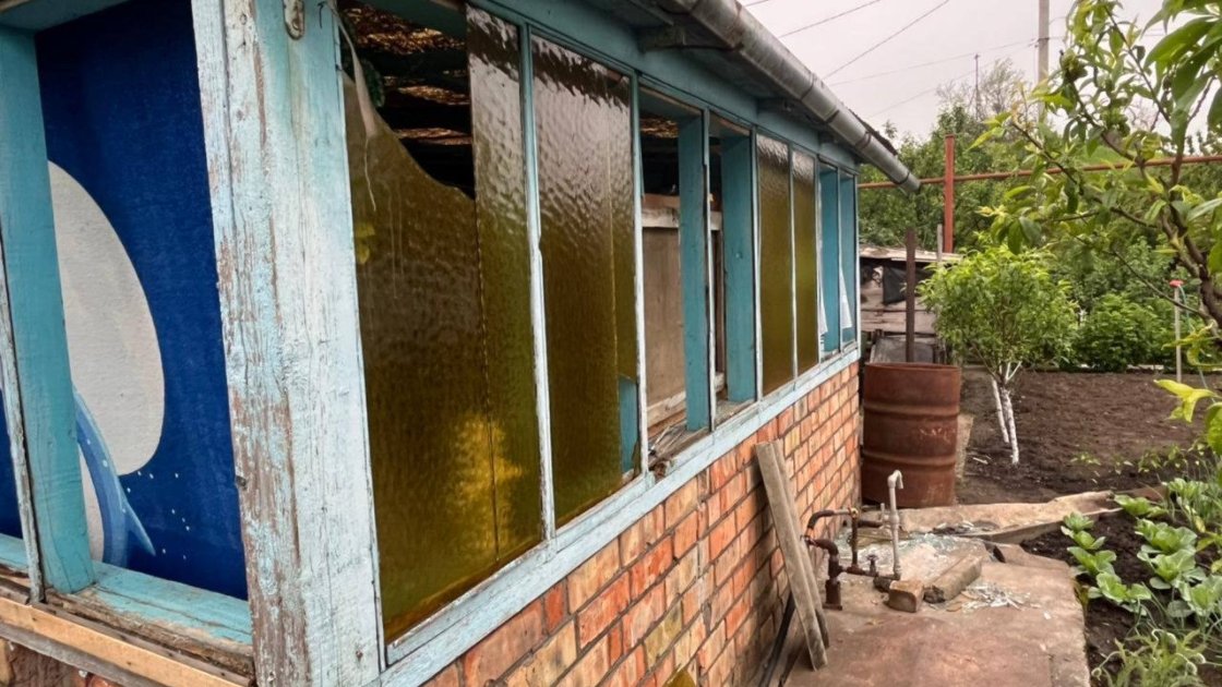 Фото до матеріалу: Обстріл Нікопольського району: постраждали троє юнаків та десятки осель