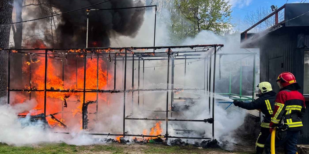 Фото до матеріалу: Пенсіонерка розвела багаття у ванній: на Вінниччині за добу ліквідували 19 пожеж