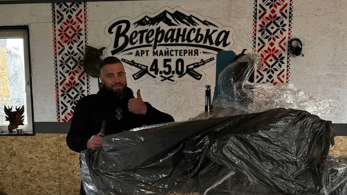 Фото до матеріалу: В Брошневі-Осаді ветеран Назар Семанів відкрив майстерню ексклюзивних меблів
