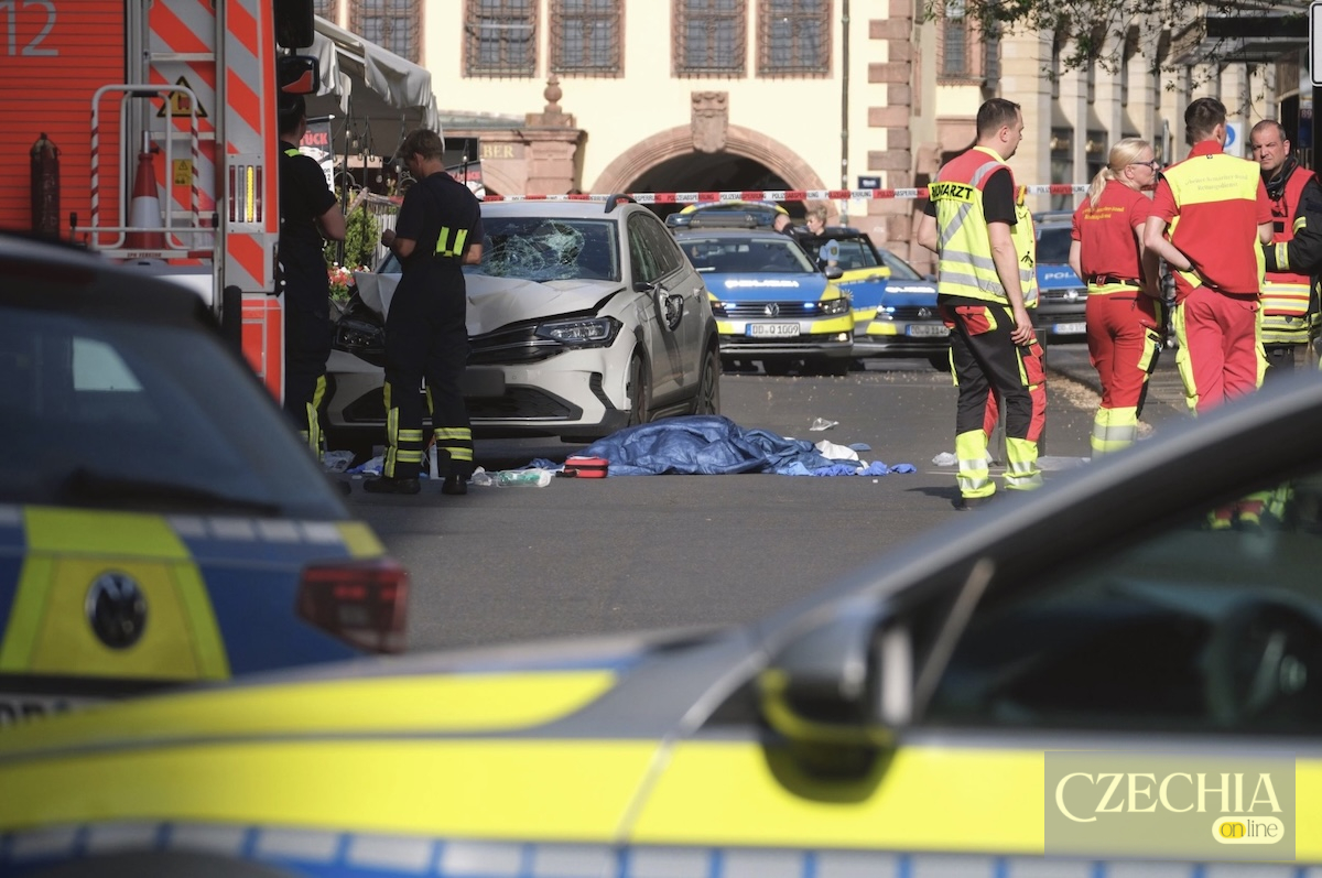 Фото до матеріалу: Трагедія в Лейпцигу: автомобіль в'їхав у натовп, є загиблі