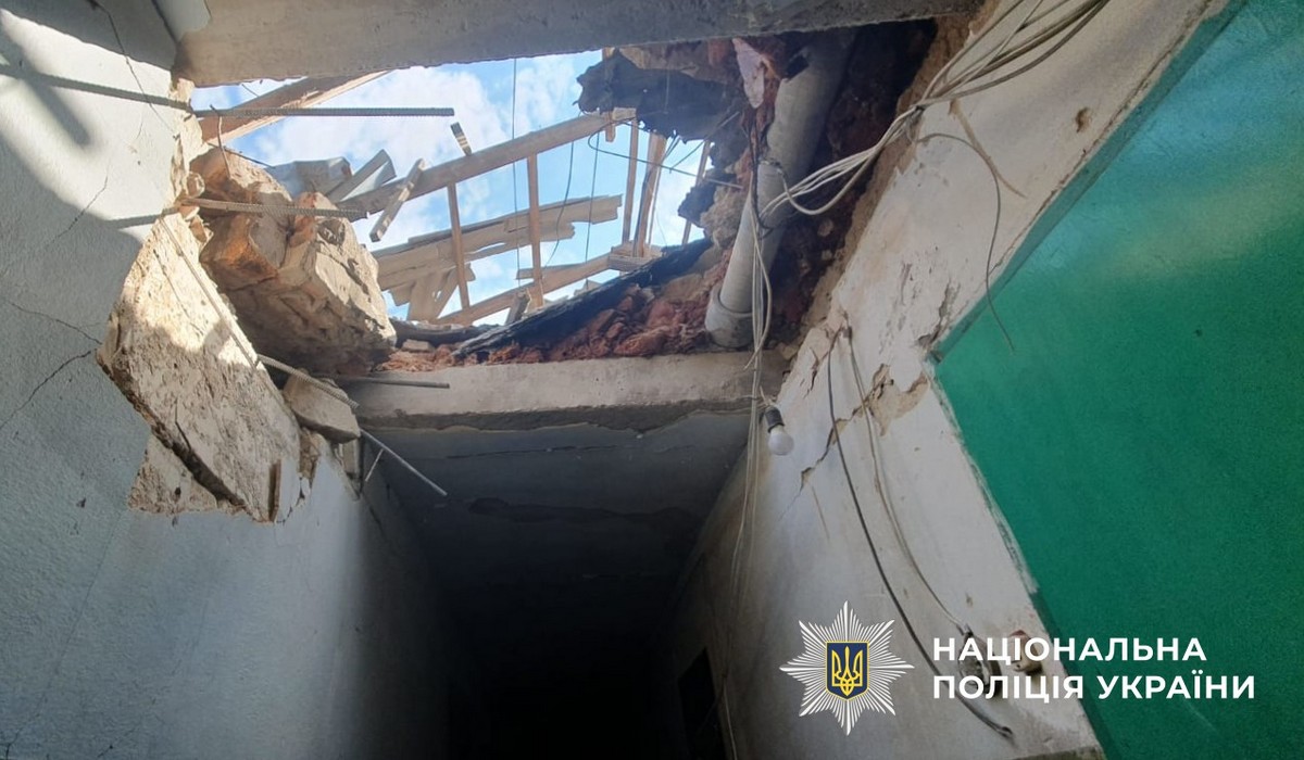 Фото до матеріалу: Ворог бив з артилерії, мінометів і дронів: поліція – про наслідки ударів по Херсонщині (фото)