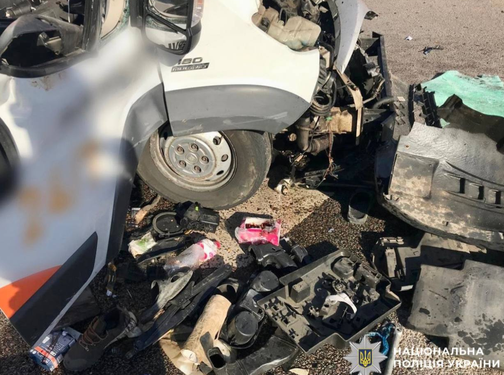 Фото до матеріалу: Трагедія на трасі Київ-Одеса: внаслідок ДТП на Київщині госпіталізовано трьох людей
