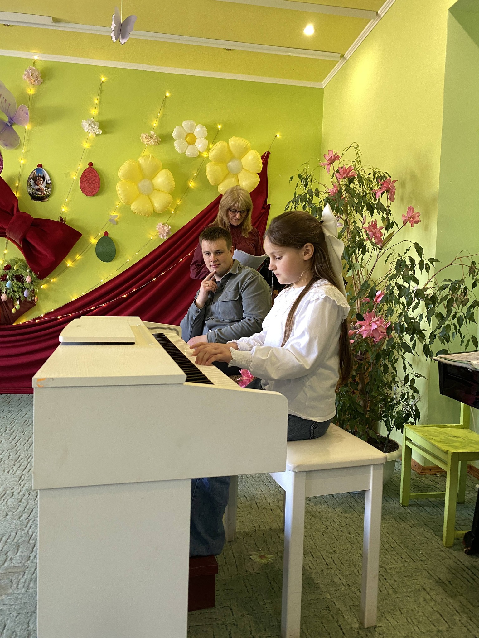 Фото до матеріалу: Юні музиканти Демидівщини зіграли концерт для вихованців дитсадка «Сонечко»