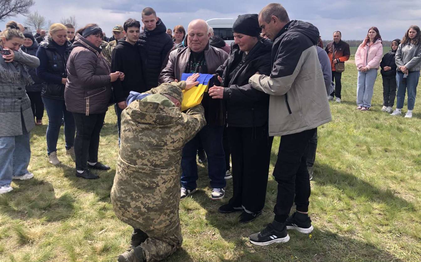 Фото до матеріалу: У Кам'янській громаді прощалися з 27-річним захисником України
