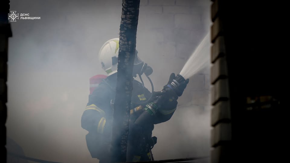 Фото до матеріалу: Рятувальники Львівщини загасили 17 пожеж, одна людина постраждала