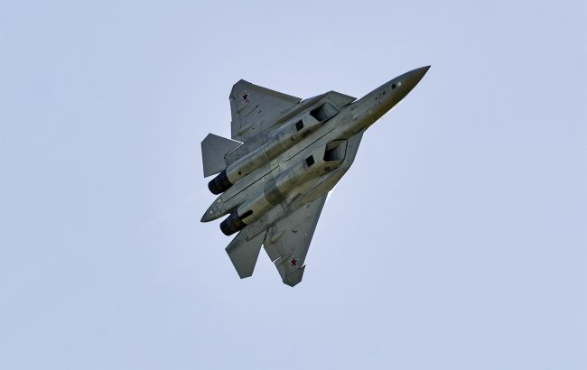 Фото до матеріалу: Мінус чотири Су-34 та Су-57: Мадяр показав наслідки удару по аеродрому Шагол