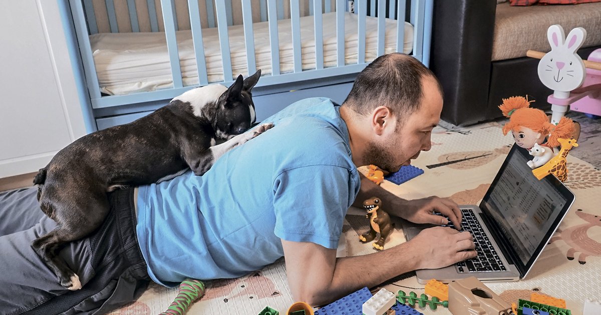 Фото до матеріалу: Від 6 ранку до опівночі: як віддалена робота перетворила життя на нескінченний робочий день