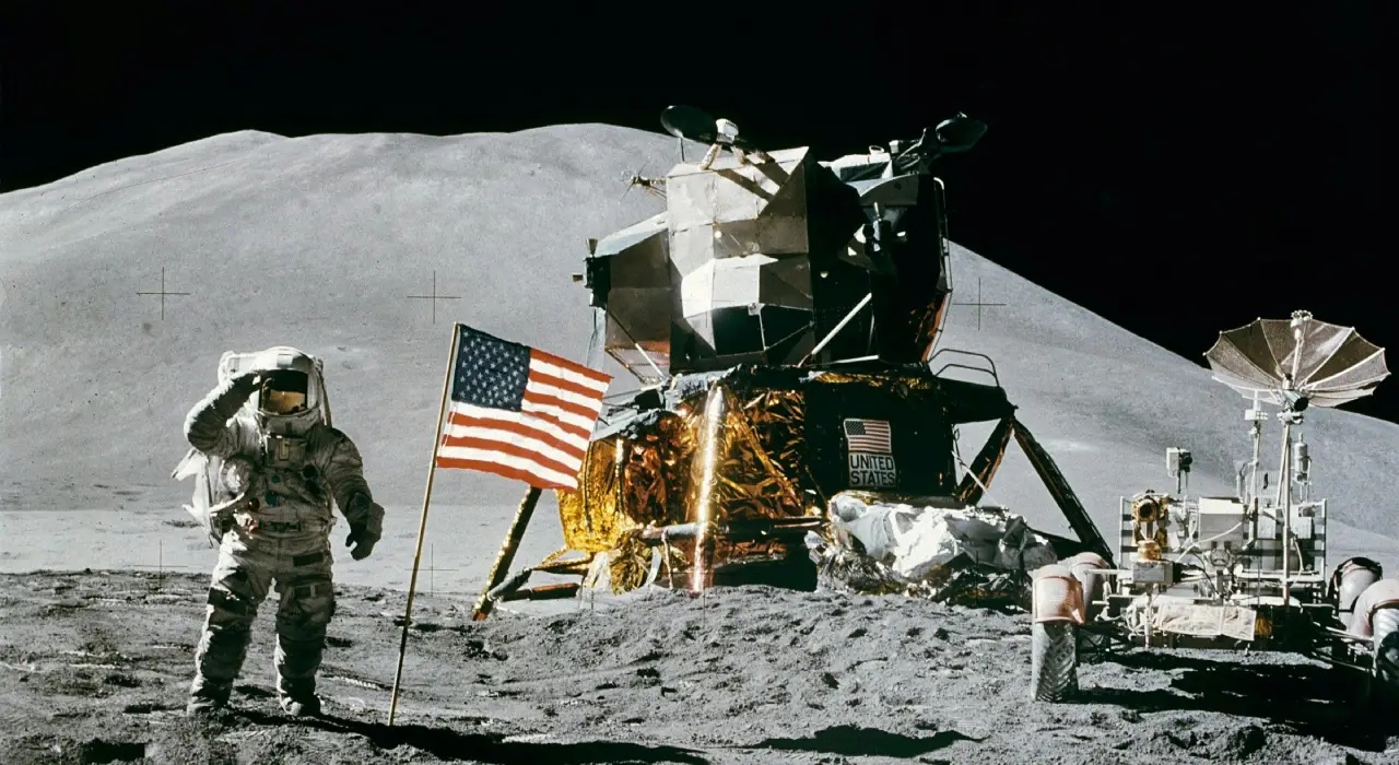 Фото до матеріалу: NASA планує постійне життя людей на Місяці вже до 2033 року