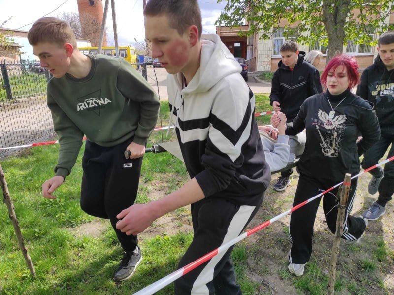 Фото до матеріалу: У Решетилівці визначили переможців військово-патріотичної гри «Сокіл»: нагородили найкращі рій та учнів