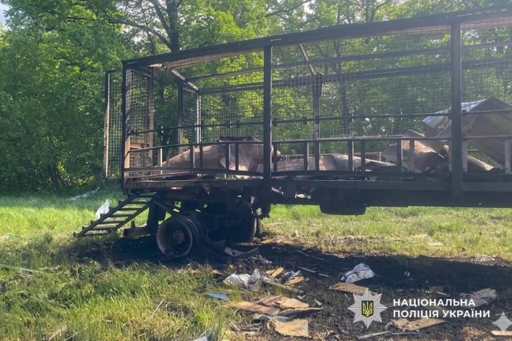 Фото до матеріалу: Поліція фіксує наслідки атаки на Черкащині: пошкоджені будинки та господарства