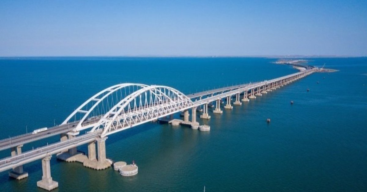 Фото до матеріалу: ВМС України знищили два російські катери в районі Керченського мосту