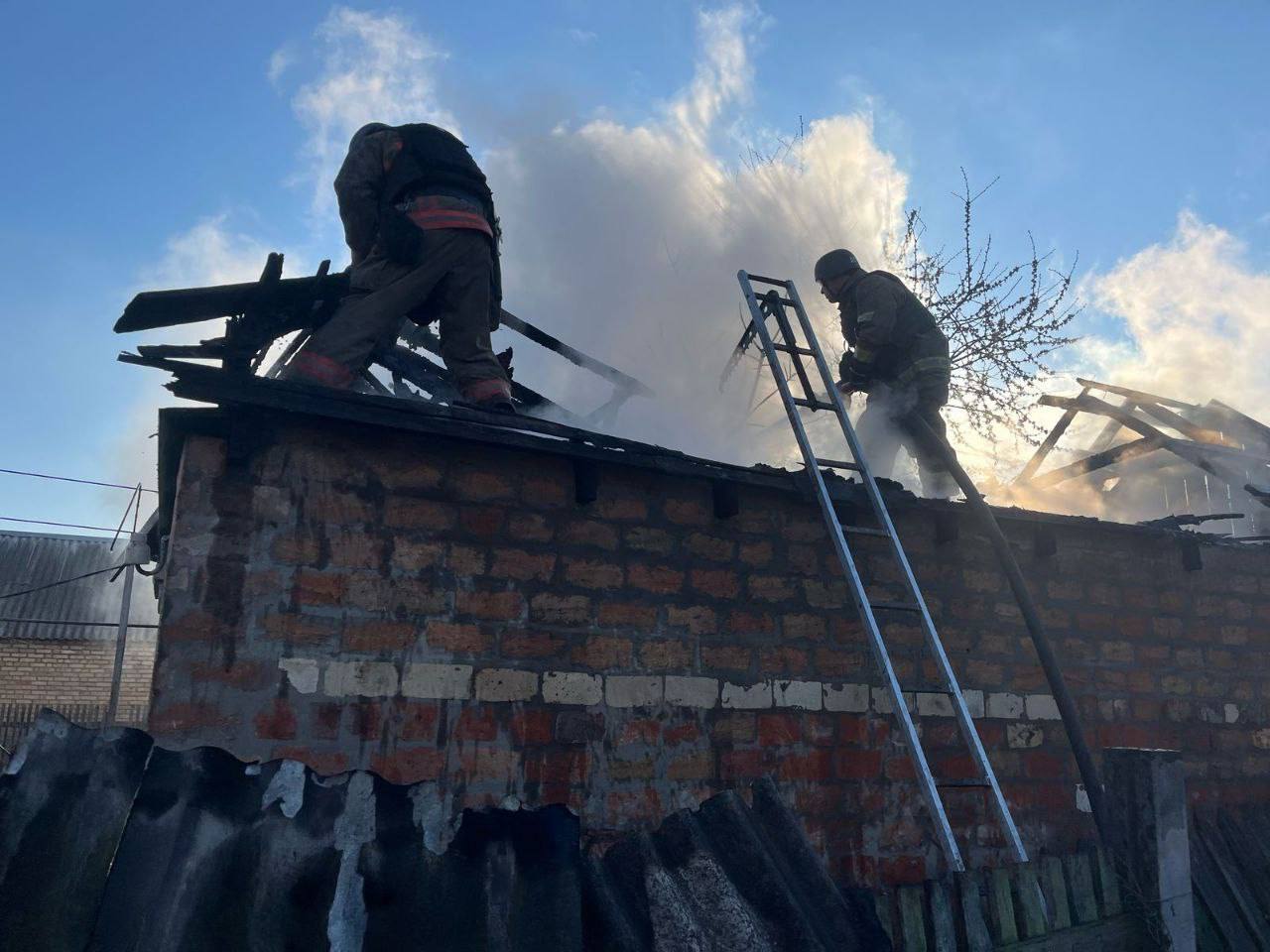 Фото до матеріалу: Атака дрона на ринок у Нікополі: 13 поранених та руйнування майна