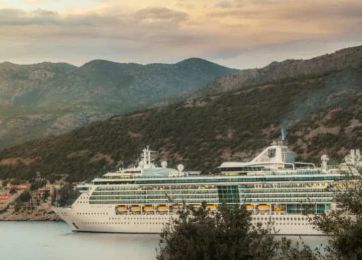 Фото до матеріалу: На лайнері Caribbean Princess зафіксували спалах норовірусу: хворіли понад 100 людей