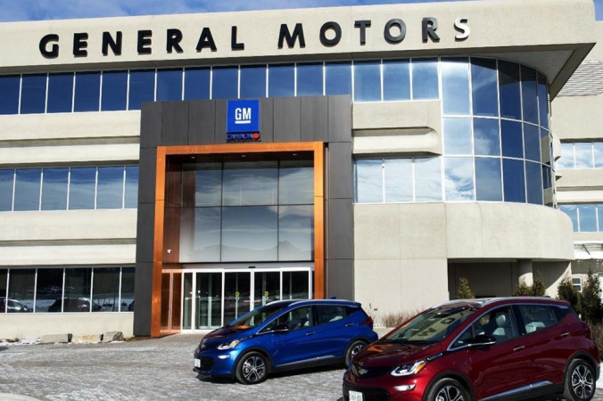 Фото до матеріалу: General Motors навчила автомобілі змінювати смугу руху поглядом