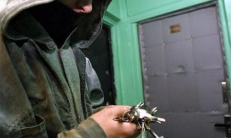 Фото до матеріалу: У Нікополі ракетним ударом пошкоджено супермаркет та п'ять житлових будинків