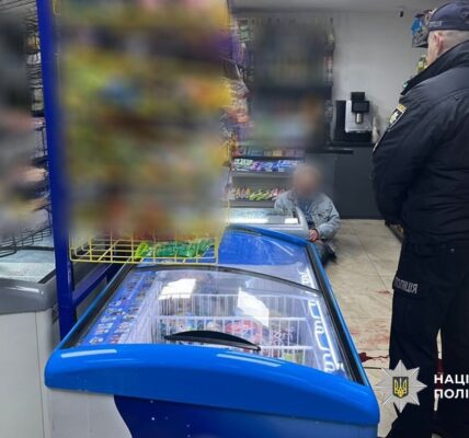 Фото до матеріалу: У Татарові легковик впав у річку після зіткнення з автобусом