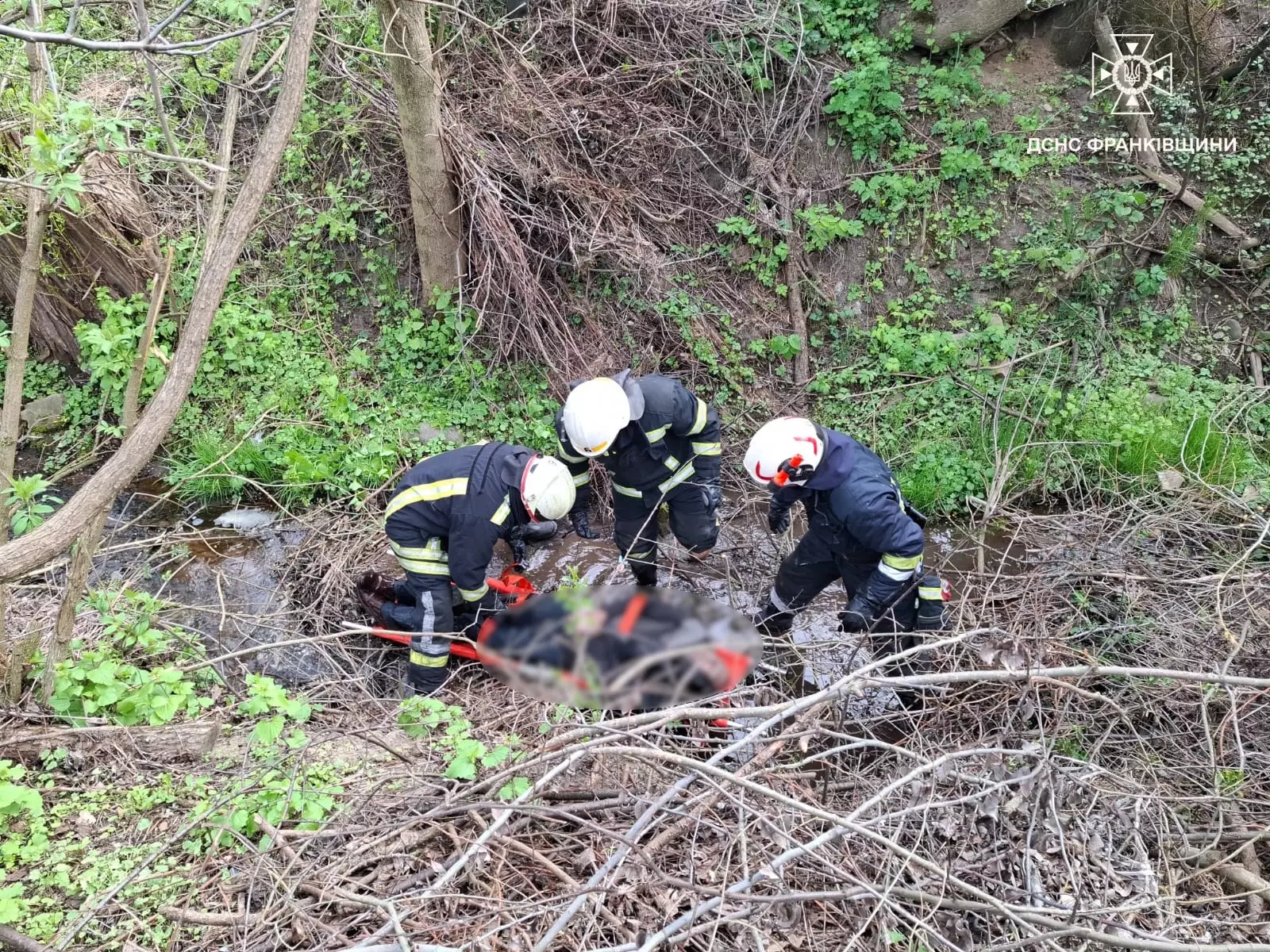 Фото до матеріалу: У Боднарові з потічка витягнули тіло 40-річного чоловіка: деталі трагічної події