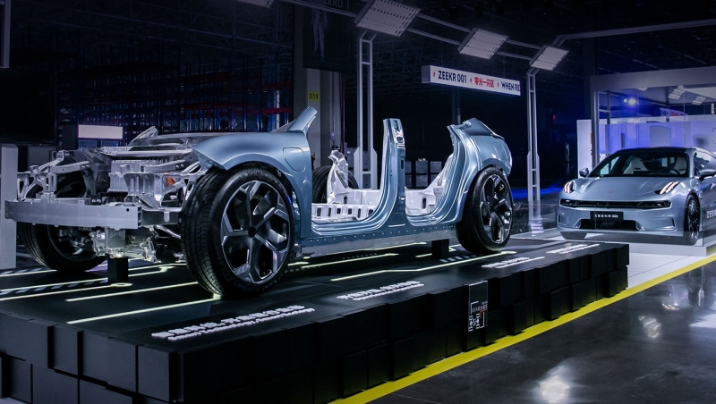 Фото до матеріалу: Porsche припиняє випуск бензинового Macan: що буде далі