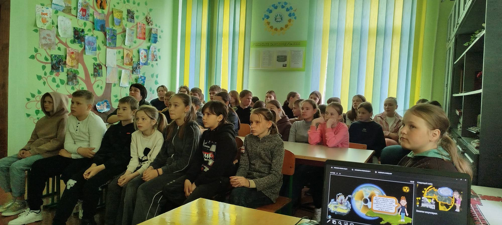 Фото до матеріалу: У Розвазькій гімназії провели виховний захід до 40-х роковин Чорнобильської катастрофи