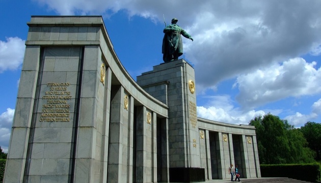 Фото до матеріалу: Берлін заборонив російську та радянську символіку на День Перемоги