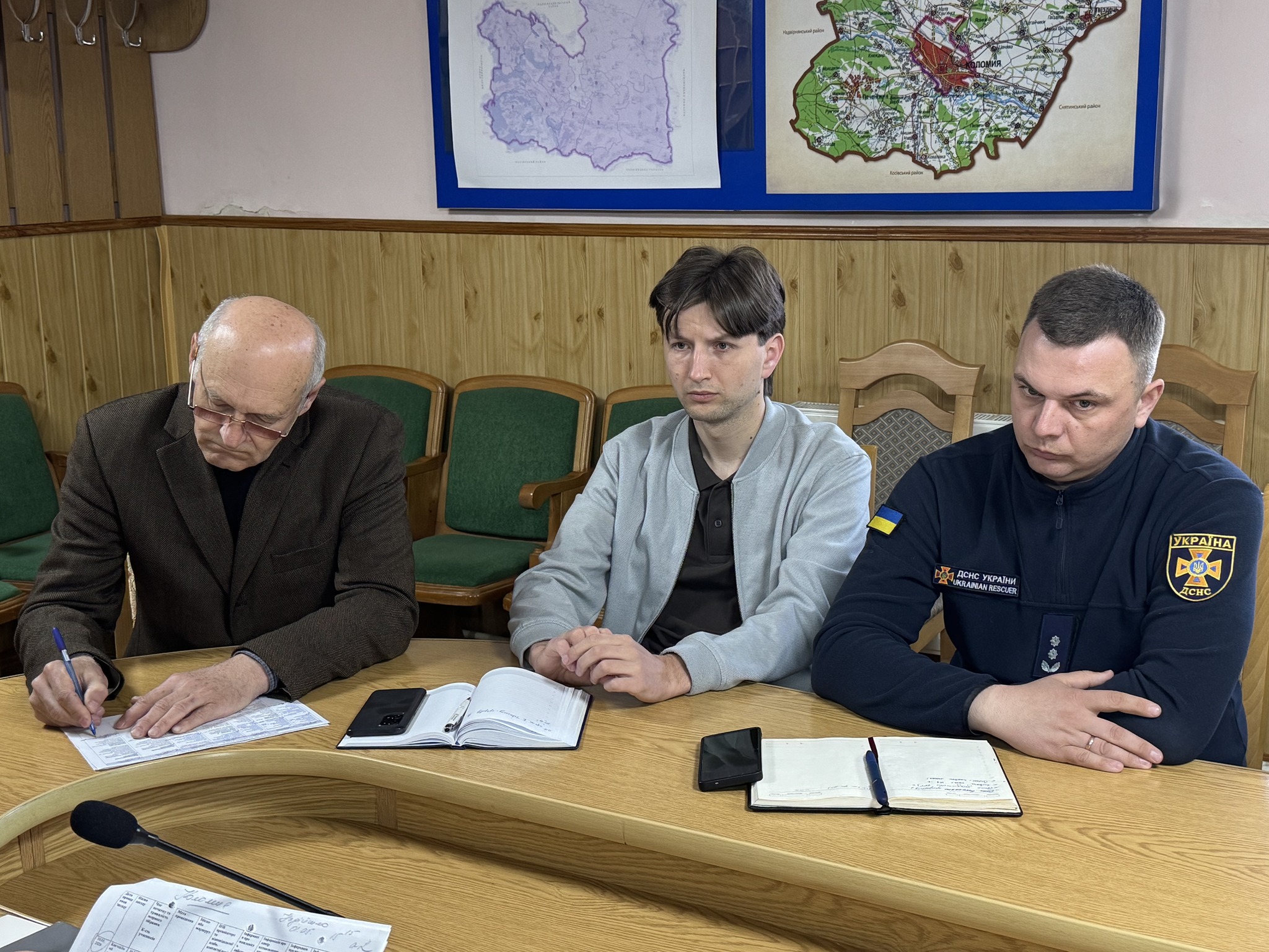 Фото до матеріалу: Безпека, відеоспостереження та боротьба з борщівником: головні рішення штабу Коломийщини