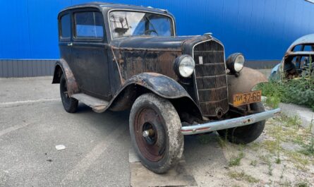 Фото до матеріалу: Збережений Mercedes-Benz W115 1970 року показали на Old Car Land 2026