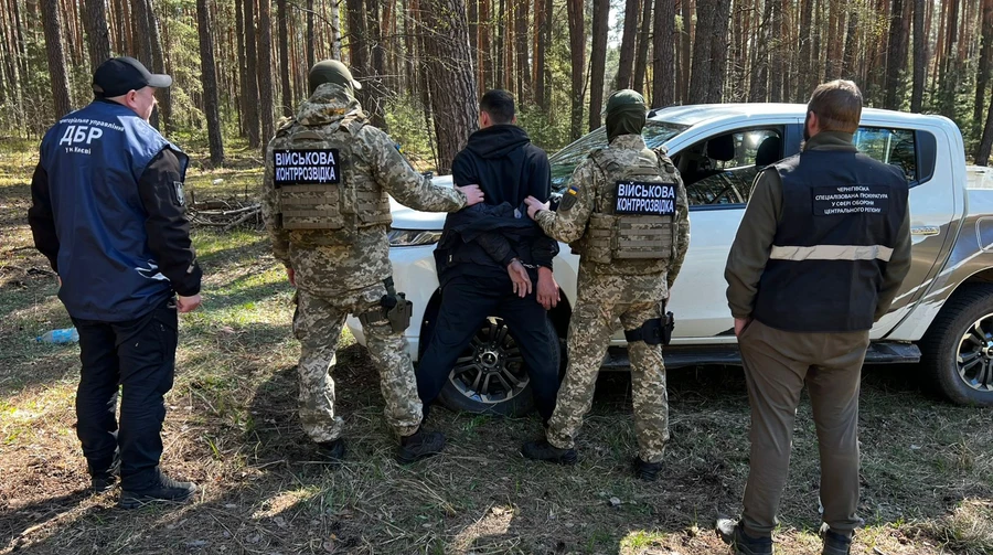 Фото до матеріалу: Передавав дані про ППО та рух літаків: мобілізованого прикордонника затримали за держзраду