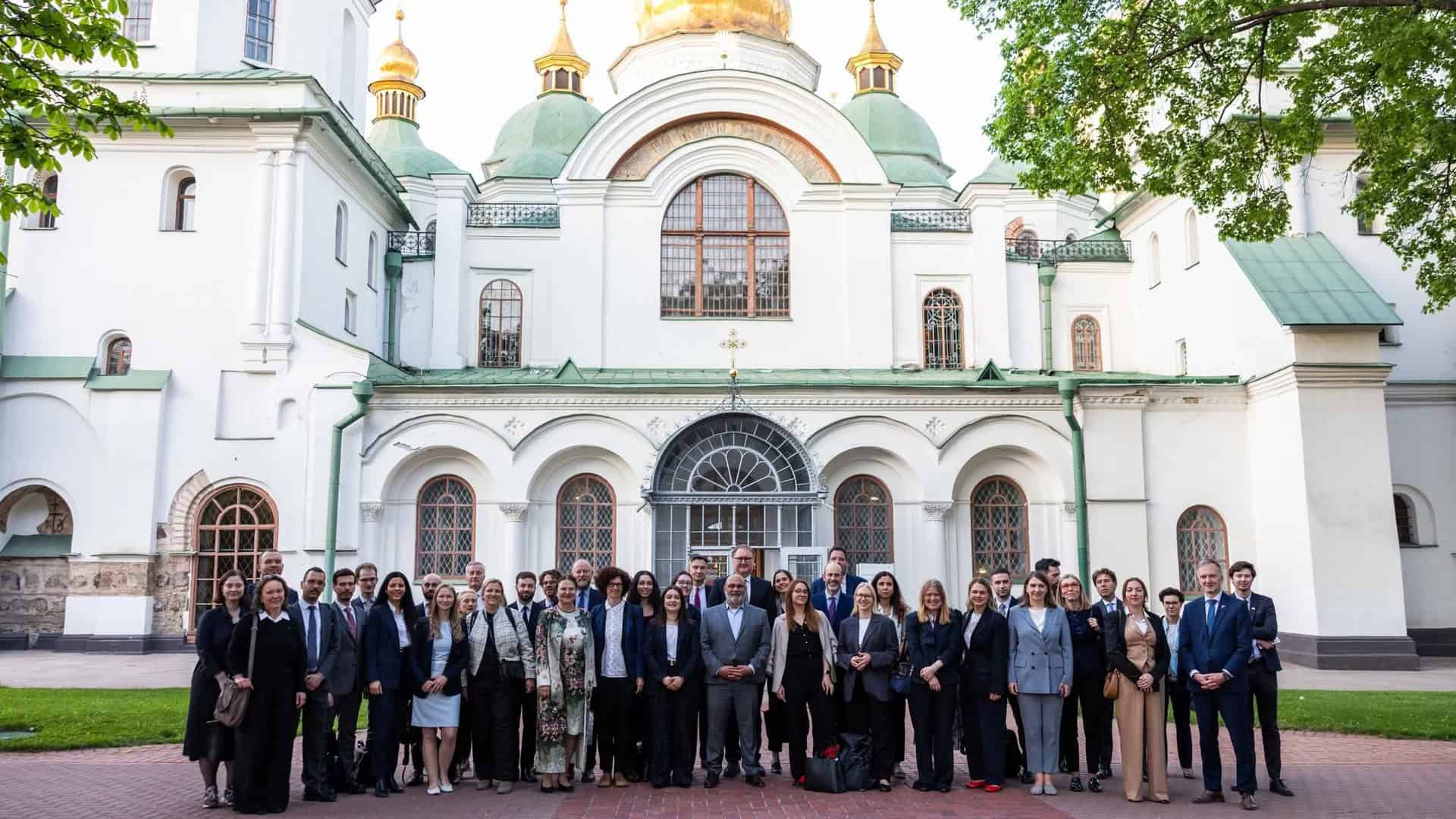 Фото до матеріалу: Робоча група ЄС вперше відвідала Київ і провела брифінг у «Софії Київській» - Новини Києва – Головні події міста сьогодні