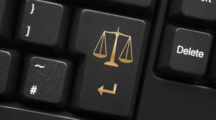Фото до матеріалу: Соснівський суд виправдав жінку з Одеси, яка передавала інформацію синові в Росії