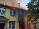 Фото до матеріалу: Росіяни атакували дитсадок на Київщині: загорілася покрівля, вибиті вікна в житловому будинку