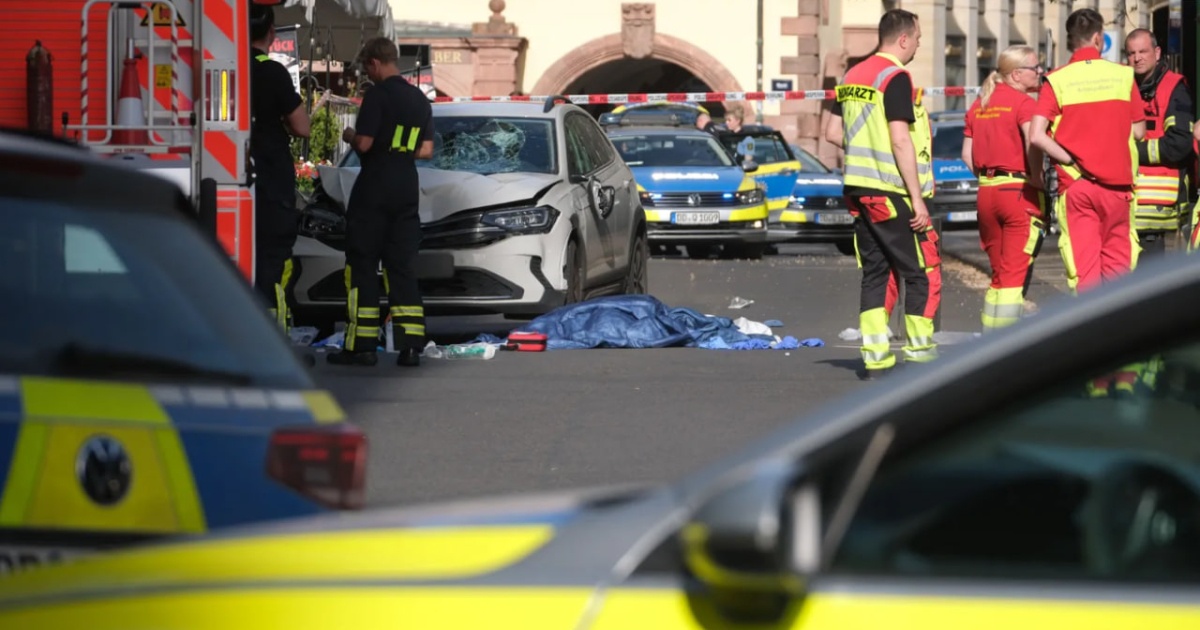 Фото до матеріалу: У Лейпцигу автомобіль в'їхав у натовп: є загиблі та десятки поранених