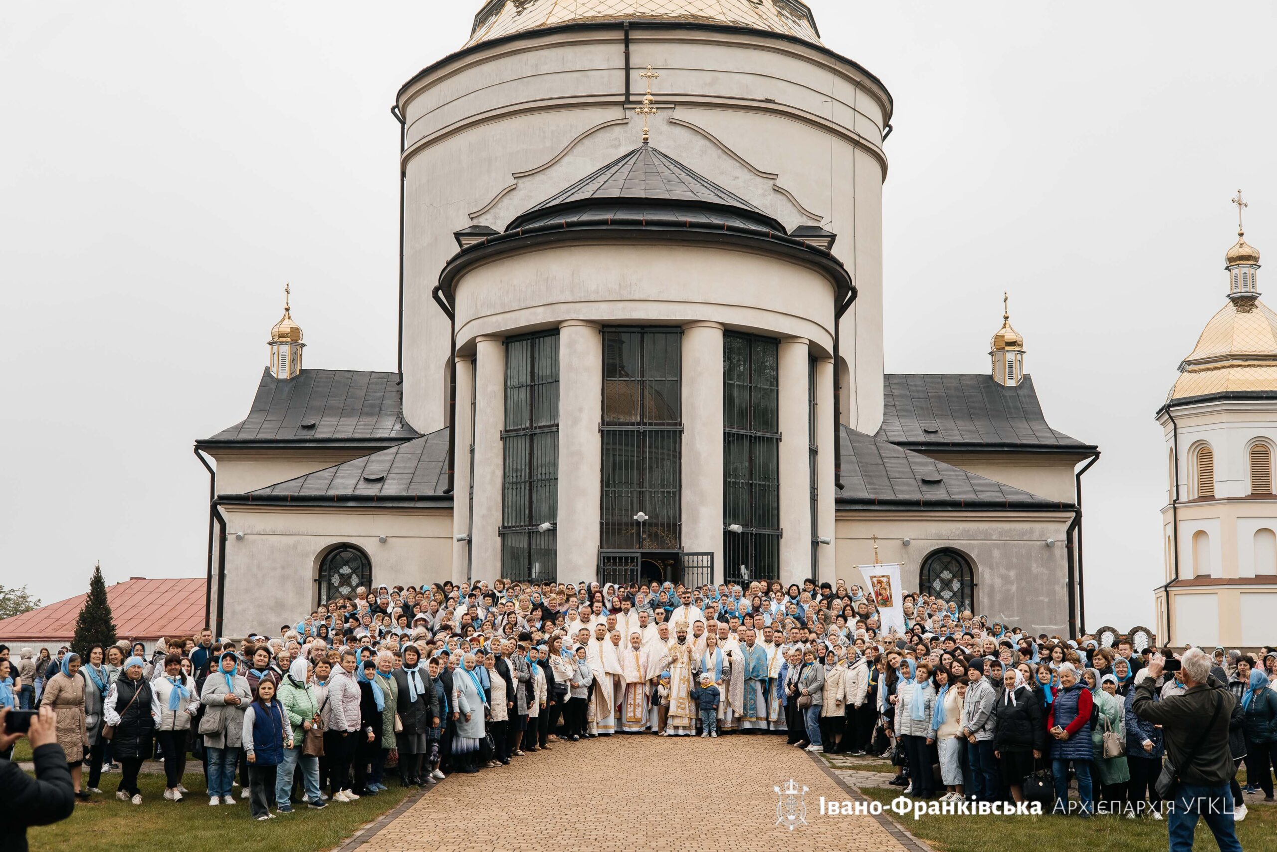 Фото до матеріалу: Сотні жінок зібралися у Гошеві на молитву за Україну