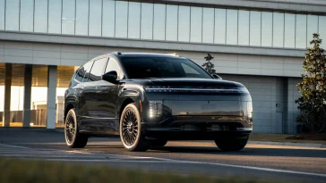 Фото до матеріалу: BMW iX3 та i3 отримали подовжені версії для китайського ринку