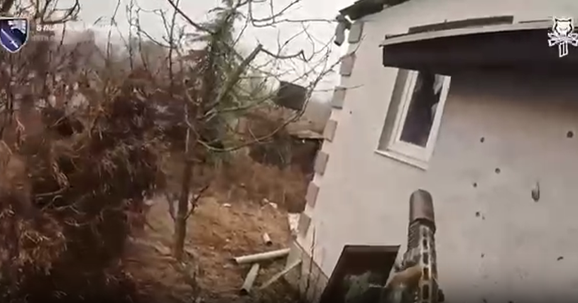 Фото до матеріалу: Рейнджери ССО штурмують будинок з окупантами: відео бою
