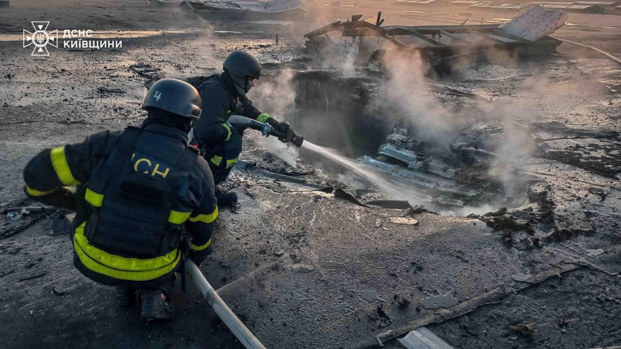 Фото до матеріалу: Ворог атакував Київщину: є пошкодження у двох районах області