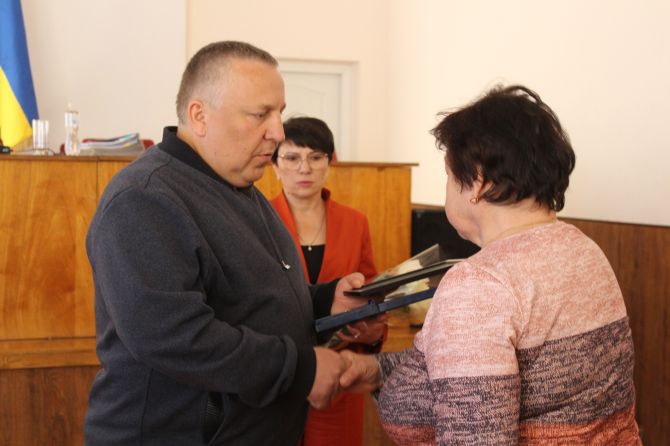 Фото до матеріалу: Родинам захисників Уманської громади вручили відзнаки