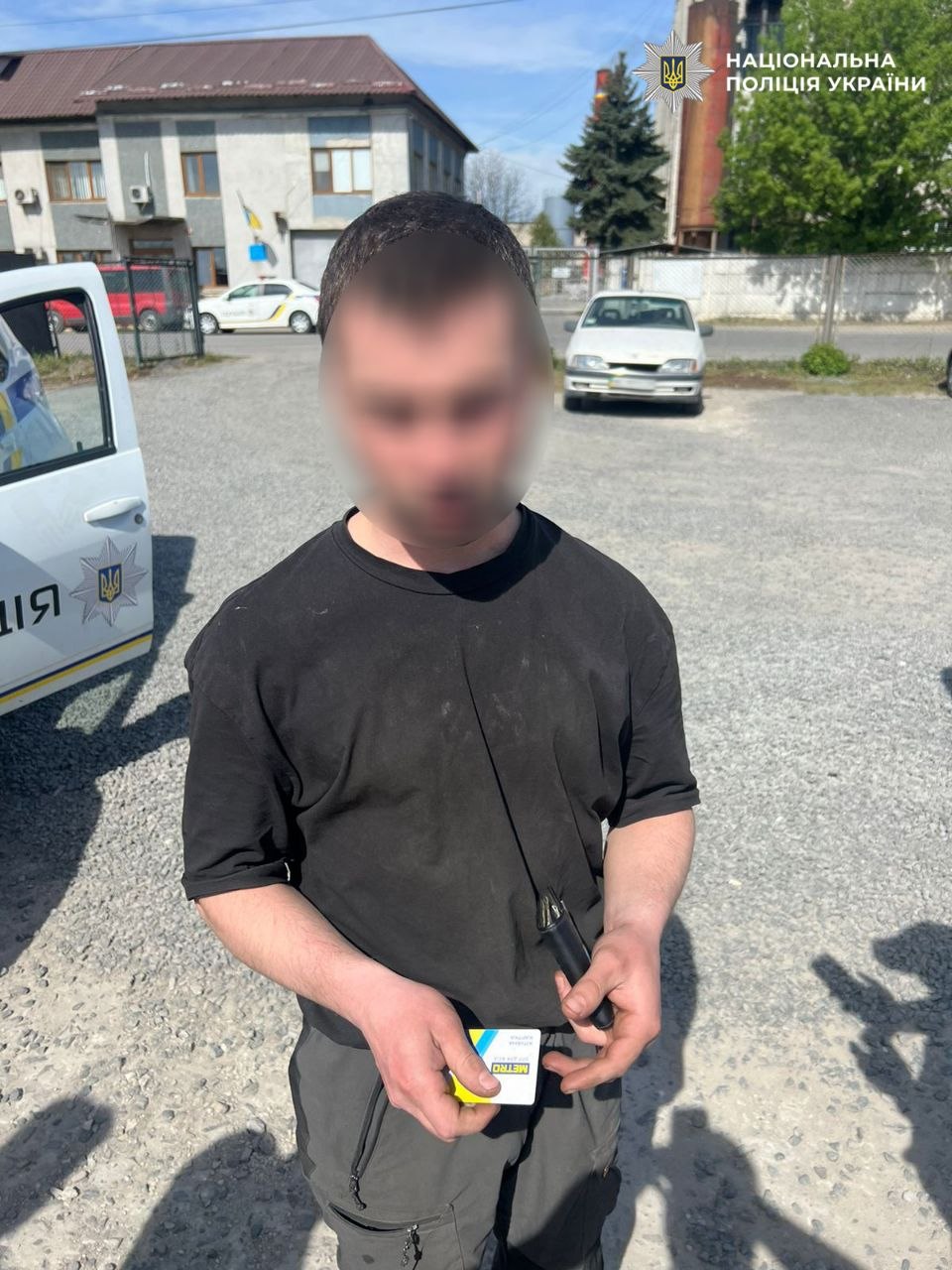 Фото до матеріалу: Водій BMW врізався в меморіал Героям Небесної Сотні на Львівщині та втік, але поліція його знайшла