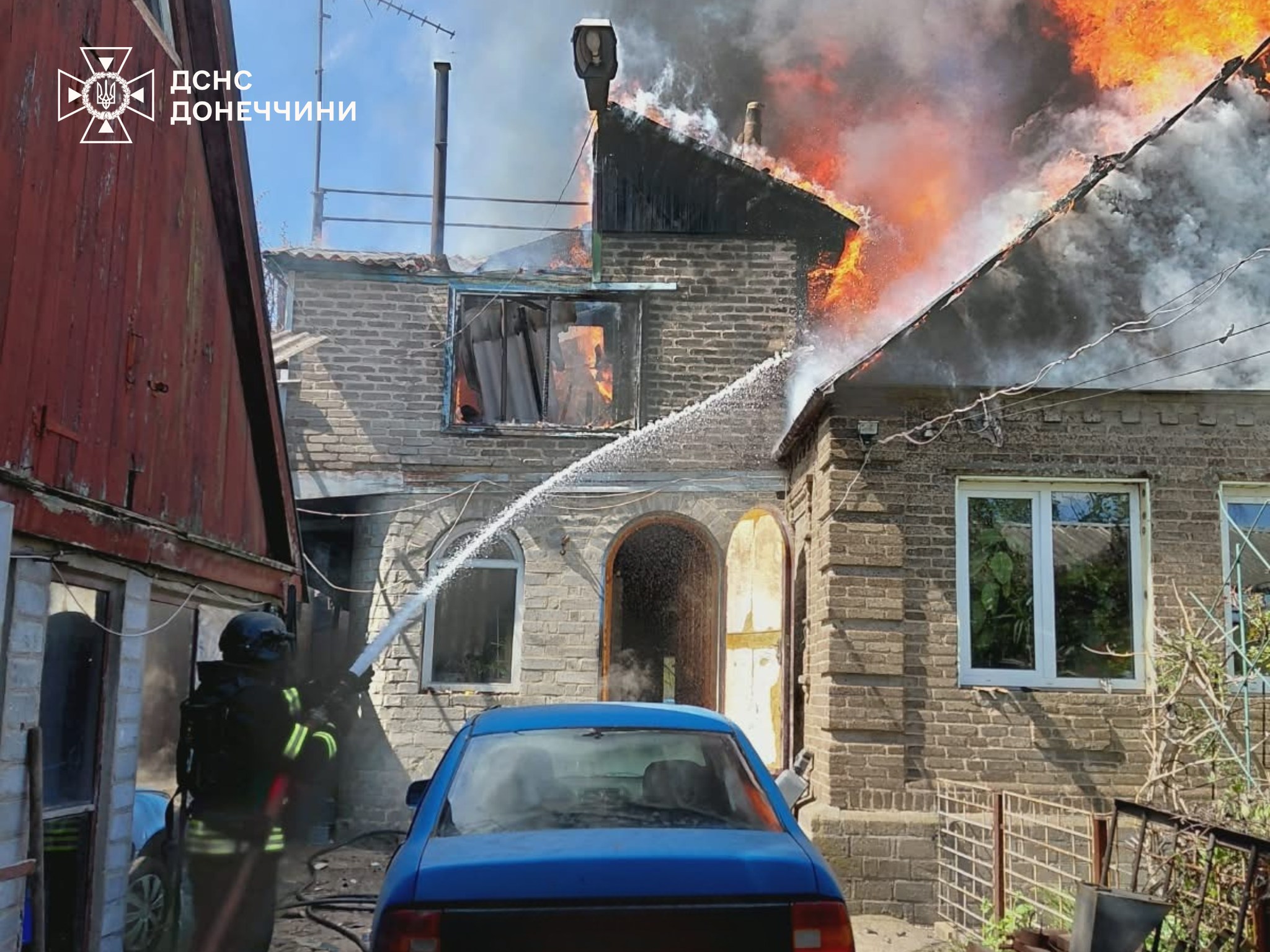 Фото до матеріалу: Ворожий дрон знищив будинок у Красноторці: історія родини, яка втратила все і не може повернутися