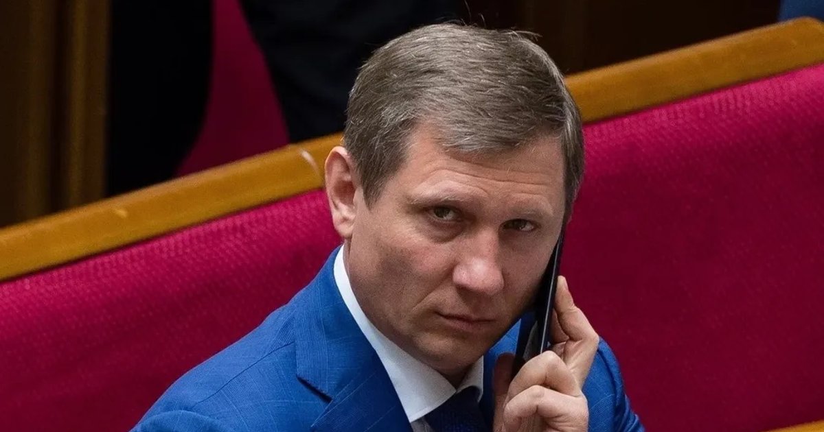 Фото до матеріалу: Під час нічної атаки РФ згорів будинок нардепа Шахова, оголошеного в розшук (відео)