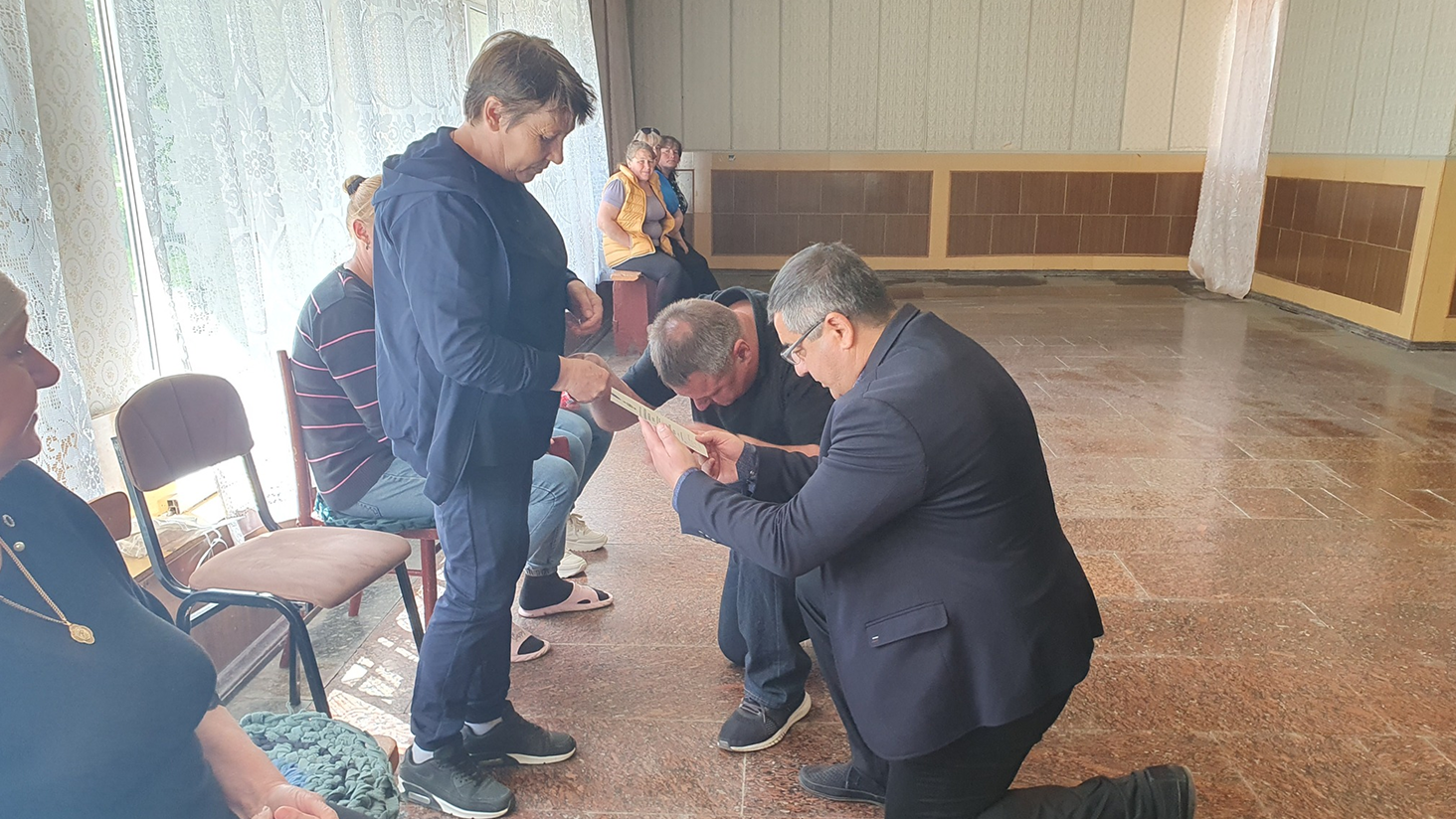 Фото до матеріалу: Родина загиблого воїна Артура Красного отримала «Комбатанський хрест»
