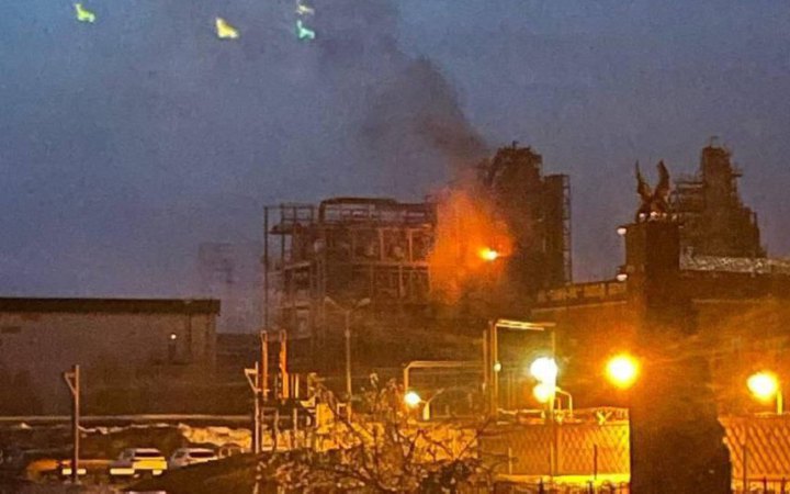 Фото до матеріалу: Атака дронів на Пермський НПЗ: Росія переробляє менше нафти