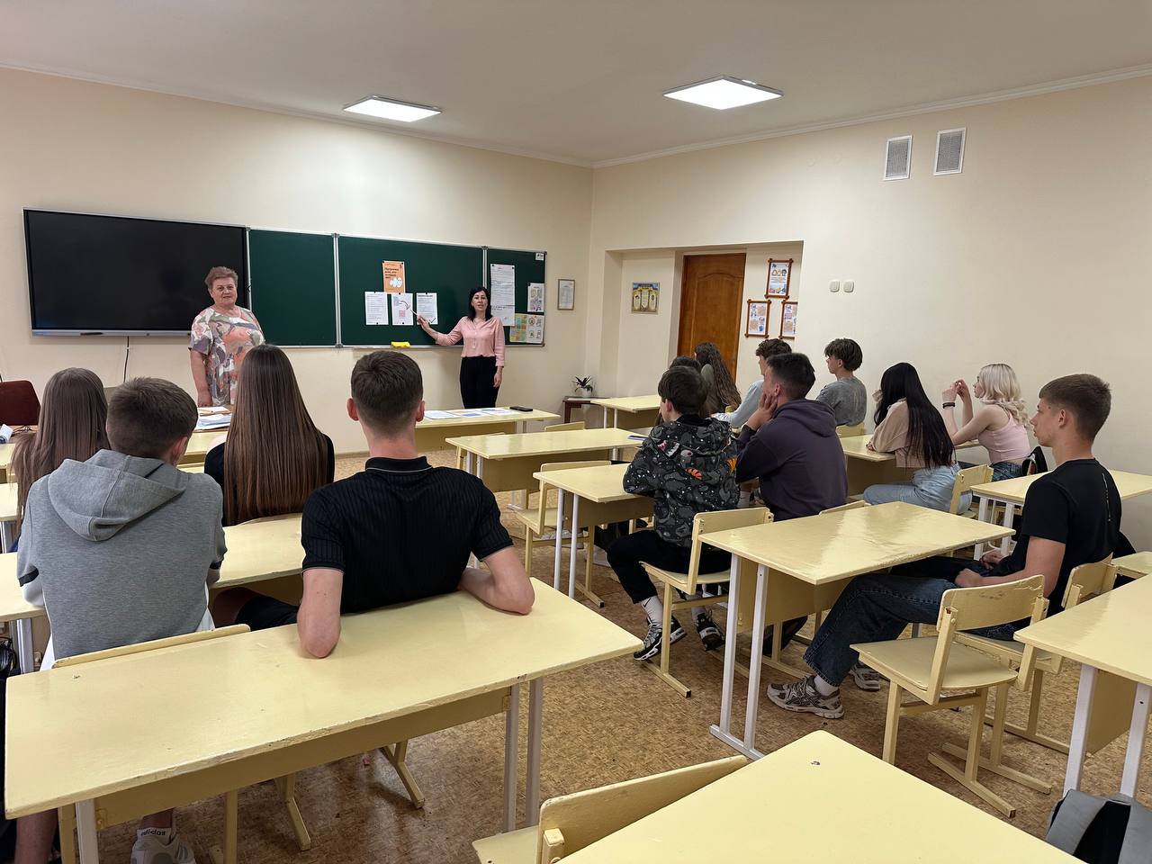 Фото до матеріалу: Психологічна підтримка перед НМТ: у Локачинському ліцеї навчили випускників долати стрес