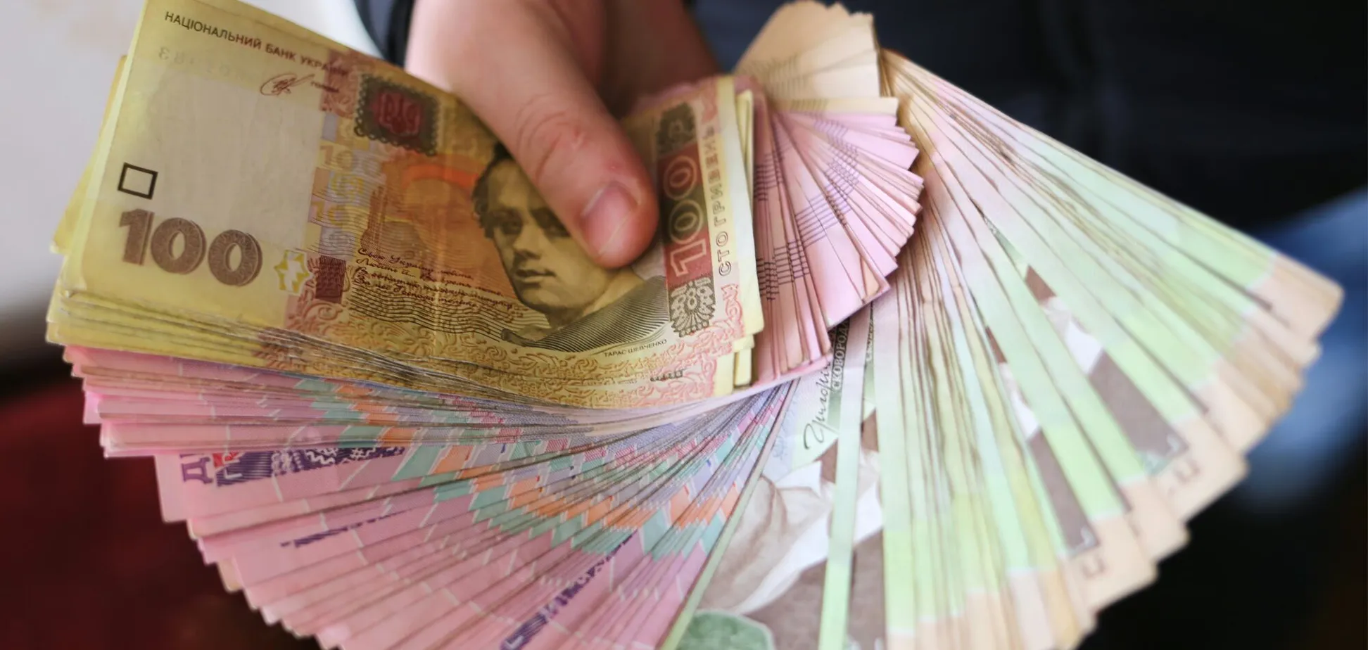 Фото до матеріалу: Роман Костюченко розказує про економічні теорії та мрію про фінансову грамотність українців