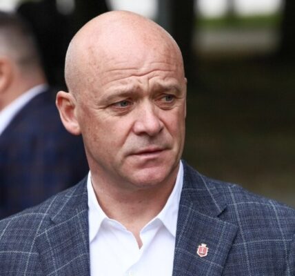 Фото до матеріалу: Дитина випала з вікна шостого поверху у Хмельницькому: поліція відкрила кримінальне провадження