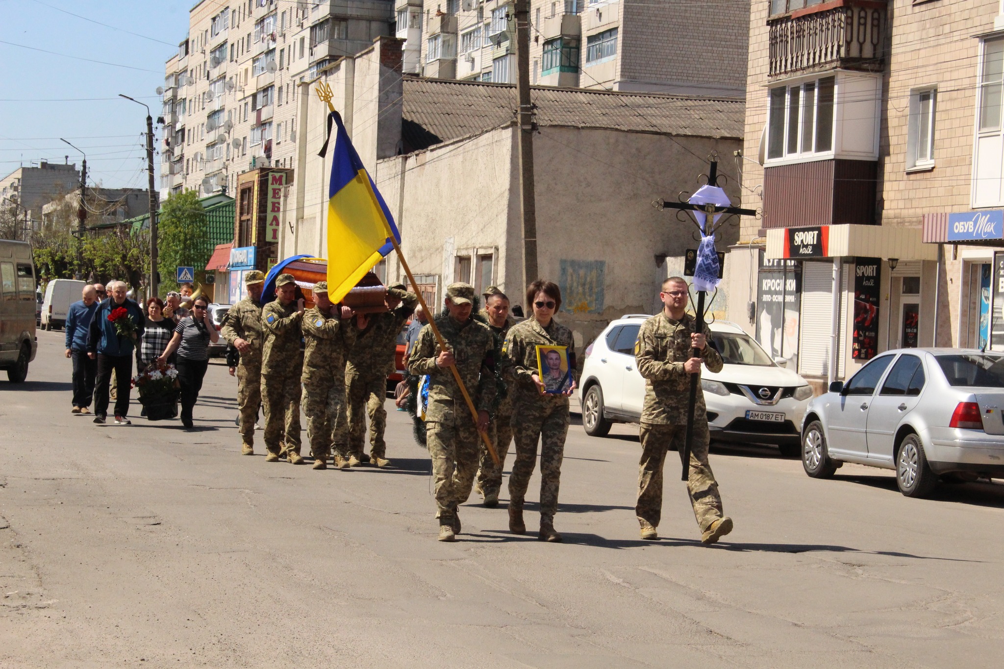 Фото до матеріалу: Валерій Яновський: Козятинська громада попрощалася з Героєм, який повернувся додому назавжди