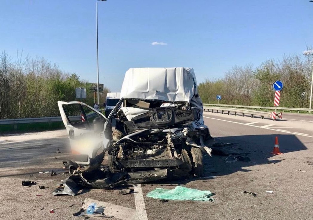 Фото до матеріалу: ДТП на трасі Київ-Одеса: водій вантажівки розвернувся не в тому місці, троє постраждалих
