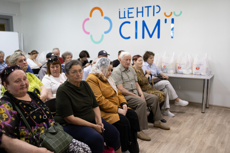 Фото до матеріалу: 90 родин Луцька отримали продуктову допомогу напередодні Дня матері